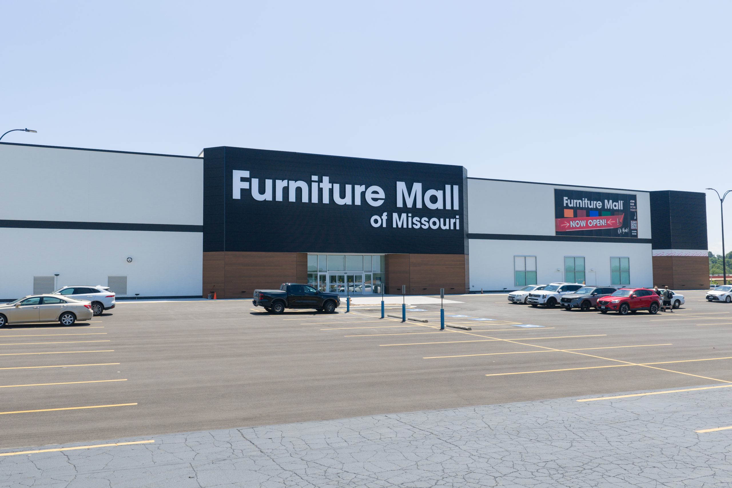 Family-Owned Furniture Mall of Missouri Hosts Grand Opening of New, Flagship Location with 1,000 Rooms at Metro North Crossing